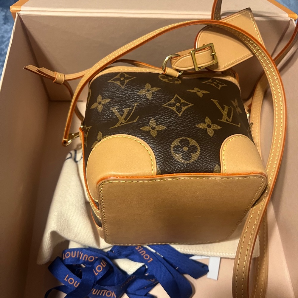 LOUIS VUITTON Monogram Noé Purse.